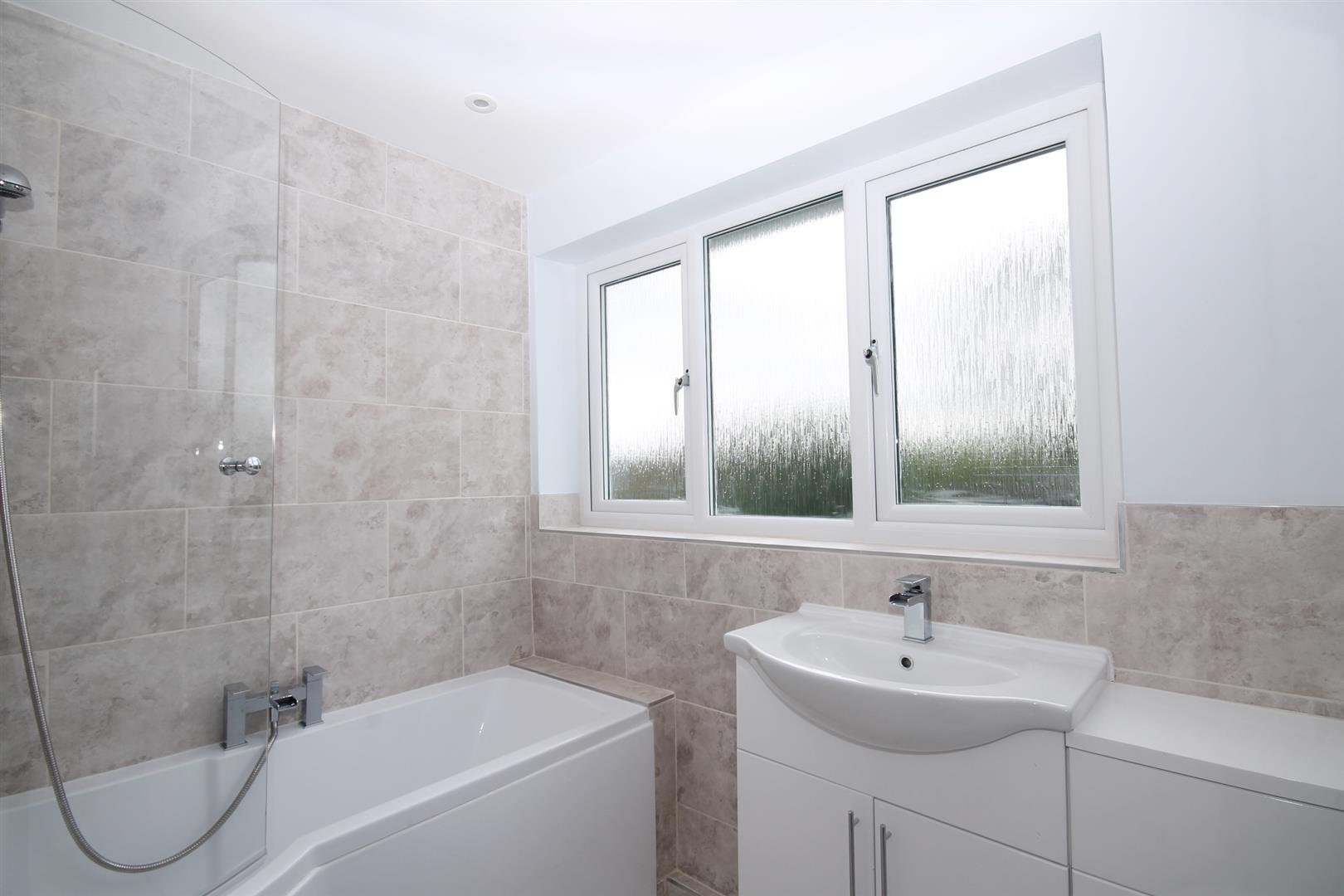 LARGE BATHROOM